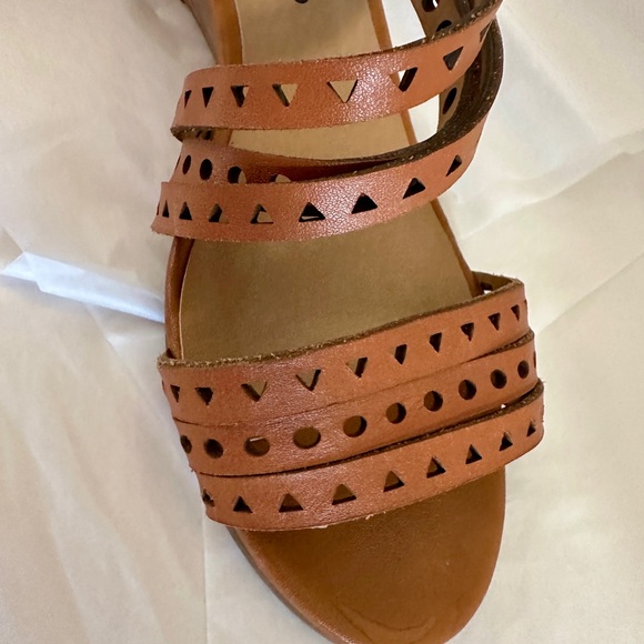 Lucky Brand Jaleels Taupe, Strappy Wedge Sandals, 6.5M - Picture 12 of 14